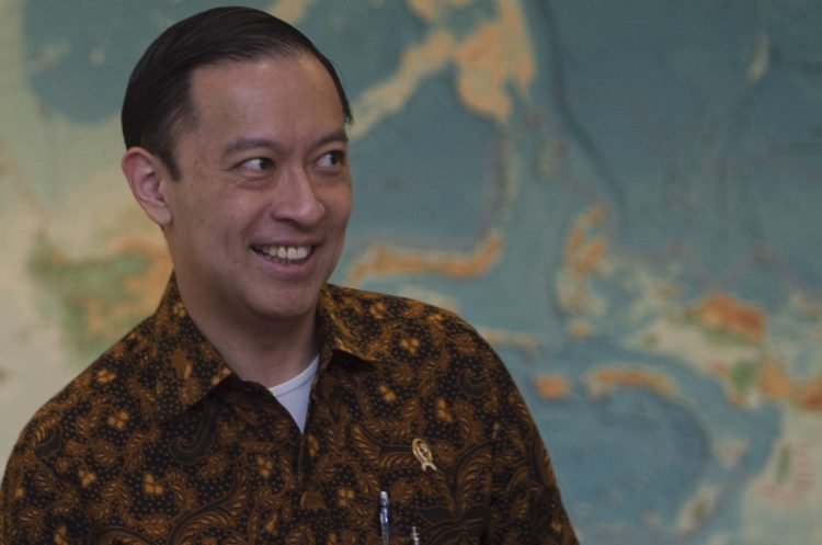 Menteri Perdagangan Thomas Lembong memberi keterangan pers mengenai hasil kunjungannya bersama presiden Joko Widodo ke Timur Tengah beberapa waktu lalu di Kementerian Perdagangan, Jakarta, Rabu (16/9). Mendag mengatakan bahwa Timur Tengah bisa menjadi pasar untuk produk ekspor Indonesia di tengah kondisi kelesuan ekonomi global saat ini. ANTARA FOTO/Rosa Panggabean/pras/15.