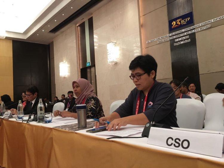 Rachmi Hertanti Executive Director of IGJ on RCEP Negotiation, Bangkok 2018. (Left)