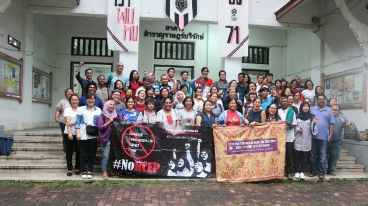 Koalisi Masyarakat Sipil Indonesia untuk Keadilan Ekonomi beserta para aktivis regional Asia pada perundingan RCEP ke-23, 20-24 Juli di Bangkok, Thailand /Doc. IGJ
