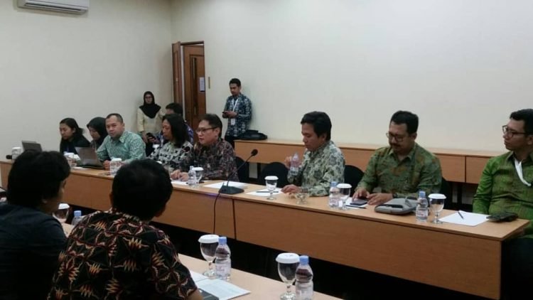 Pertemuan perwakilan CSO Indonesia dengan kepala negosiator perundingan Indonesia,Imam Pambagyo dari Kemendag membahas isu HKI/IPR perundingan IEU CEPA putaran ke-6 di Palembang, Senin(16/10), 2018.