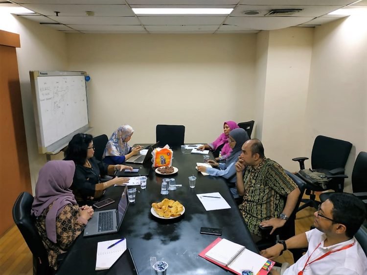 Koalisi masyarakat sipil Indonesia untuk keadilan ekonomi (Koalisi MKE) berdiskusi dengan negosiator Indonesia untuk RCEP Dr.Ir.Donna Gultom, M.sc, (13/6).