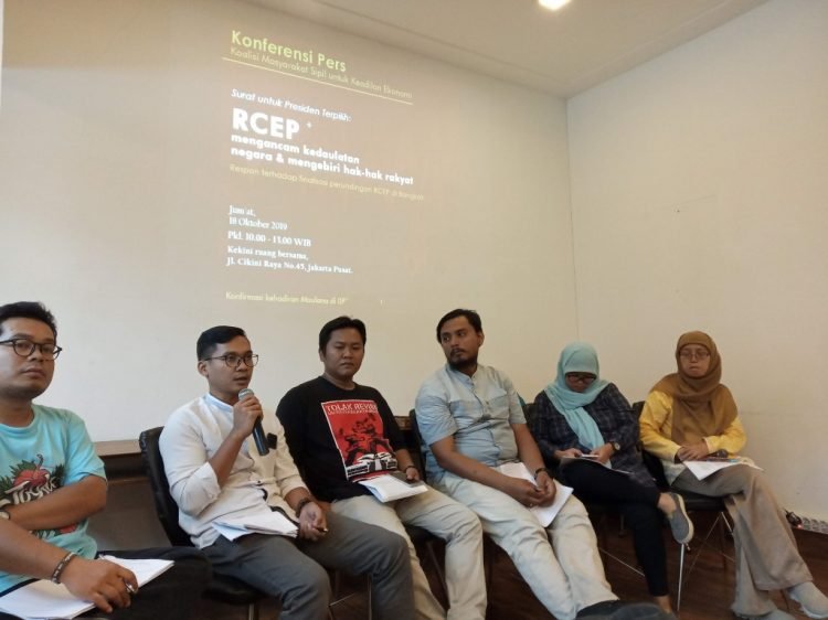 Konferensi Pers Koalisi Masyarakat Sipil untuk Keadilan Ekonomi hari ini (18/10).