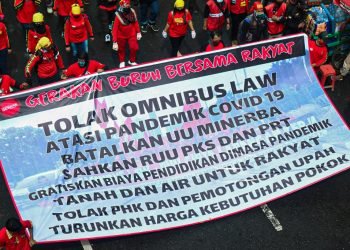 Pengesahan Omnibus Cipta Kerja Inkonstitusional	&	 Mengkhianati Kedaulatan Rakyat