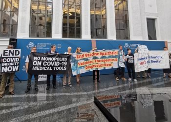 Civil Society Lampoon Exclusive “Green Rooms” in Protest Performance at the 12th Ministerial of the WTO