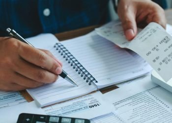 PERGESERAN HIBAH MENJADI UTANG DALAM BANTUAN PEMBANGUNAN RESMI GLOBAL