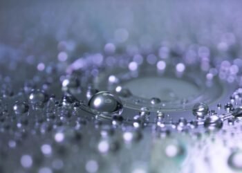 Captivating macro photograph of water droplets highlighting reflection and clarity.